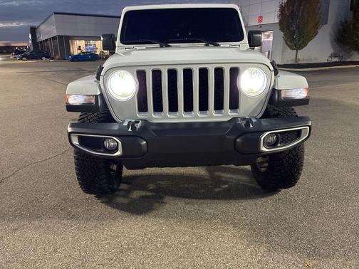 2022 Jeep Gladiator Overland