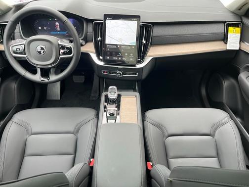 2026 Volvo XC90 B5 Core