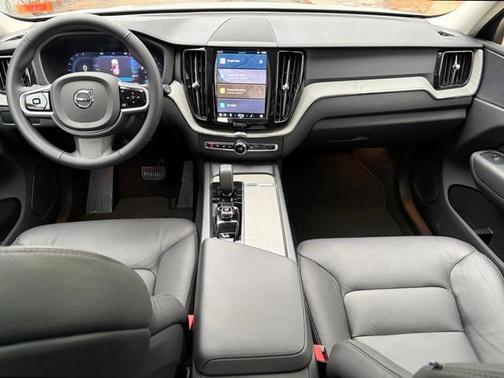 2025 Volvo XC60 B5 Plus