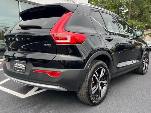 2025 Volvo XC40 B5 Core Bright Theme