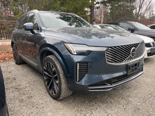 2025 Volvo XC90 B5 Plus