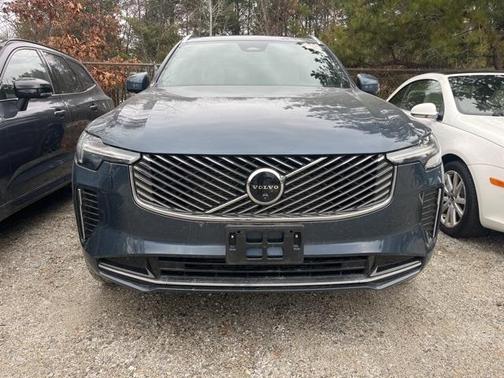 2025 Volvo XC90 B5 Plus