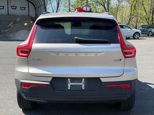 Bright 2023 Volvo XC40 B5 Plus Dark Theme