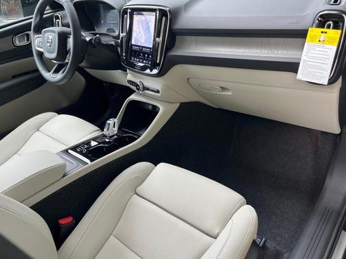 2026 Volvo XC40