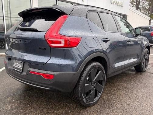 2026 Volvo XC40 B5 Ultra Black Edition