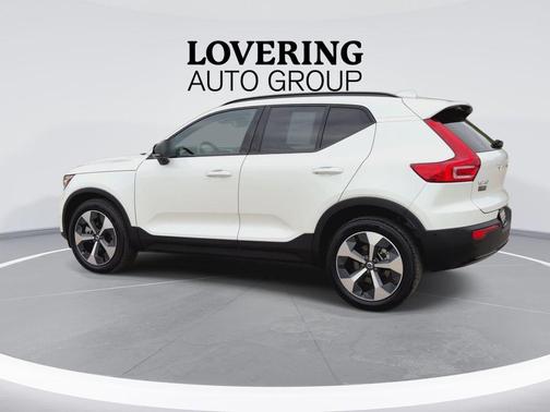 White Crystal 2026 Volvo XC40 B5 Plus