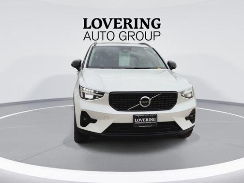 White Crystal 2026 Volvo XC40 B5 Plus