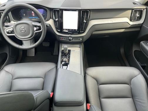 2025 Volvo XC60 B5 Plus