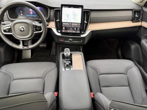 2025 Volvo XC90 B6 Plus 7-Seater