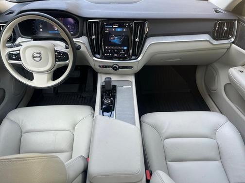 2025 Volvo S60 B5 Plus Dark Theme