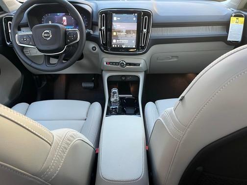 2025 Volvo XC40 B5 Plus Dark Theme