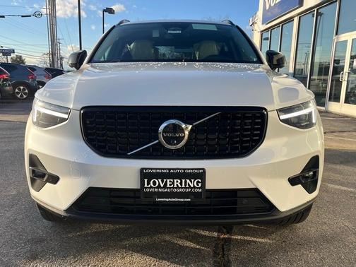 2025 Volvo XC40 B5 Plus Dark Theme