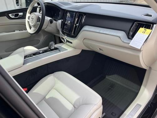 2025 Volvo XC60 Plug-In Hybrid T8 Plus