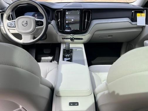 2025 Volvo XC60 Plug-In Hybrid T8 Plus