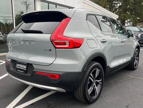 2025 Volvo XC40 B5 Core Bright Theme