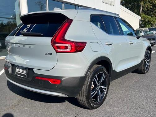 2025 Volvo XC40 B5 Core Bright Theme
