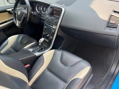 2013 Volvo XC60 T6 R-Design Platinum