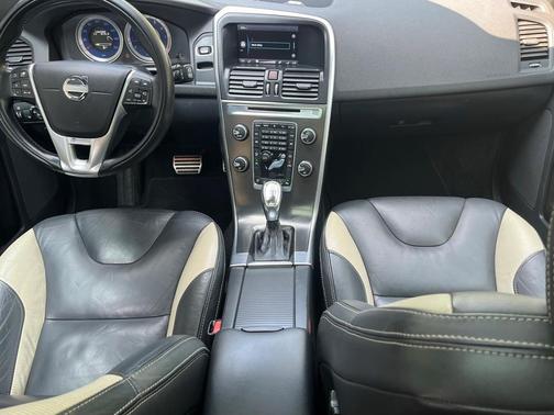 2013 Volvo XC60 T6 R-Design Platinum