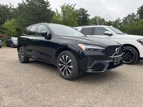 2023 Volvo XC60 B5 Plus Dark Theme