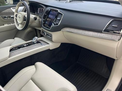 2024 Volvo XC90 B6 Ultimate Bright Theme 6-Seater