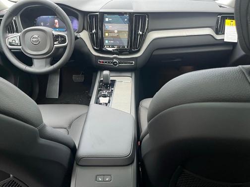 2025 Volvo XC60 Plug-In Hybrid T8 Plus