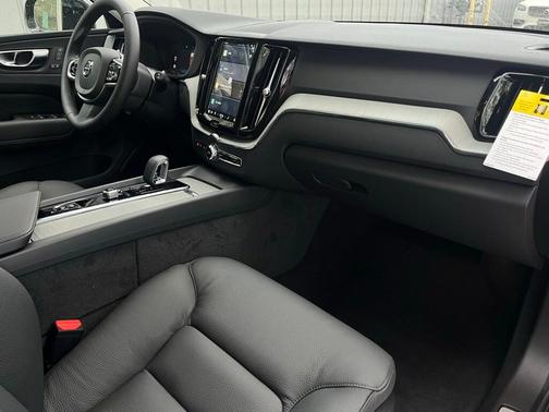 2025 Volvo XC60 Plug-In Hybrid T8 Plus