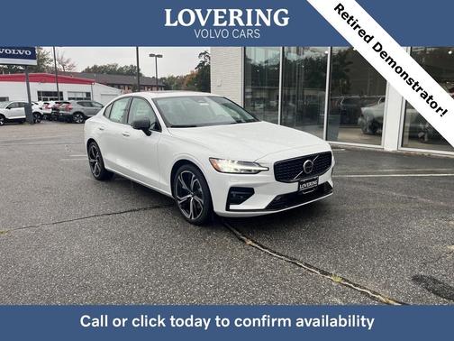 2024 Volvo S60 B5 Plus Dark Theme