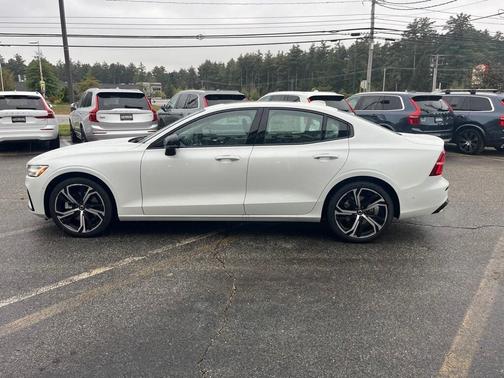 2024 Volvo S60 B5 Plus Dark Theme