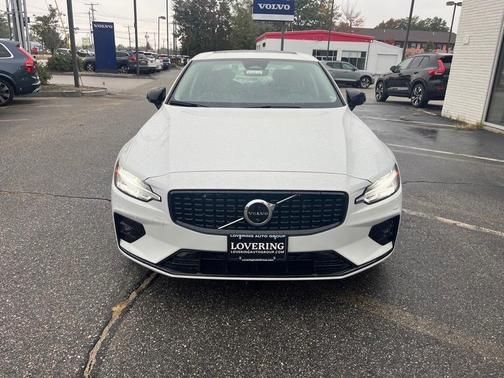 2024 Volvo S60 B5 Plus Dark Theme