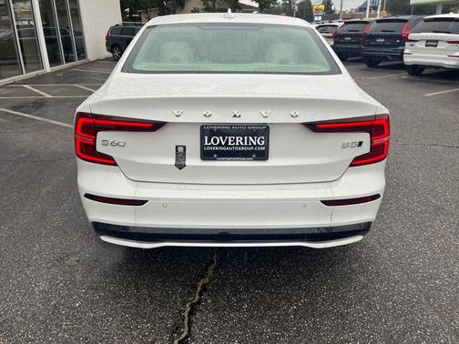 2024 Volvo S60 B5 Plus Dark Theme