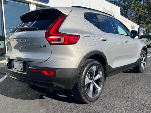 2024 Volvo XC40 B5 Core