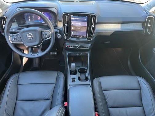 2024 Volvo XC40 B5 Core