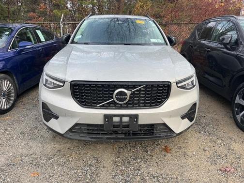2024 Volvo XC40 B5 Core