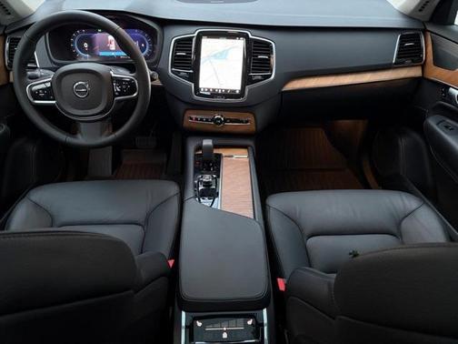 2024 Volvo XC90 B6 Plus Bright Theme 7-Seater