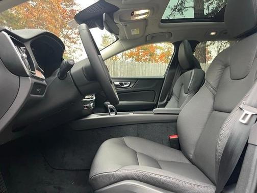 2026 Volvo V60 Cross Country B5 Plus