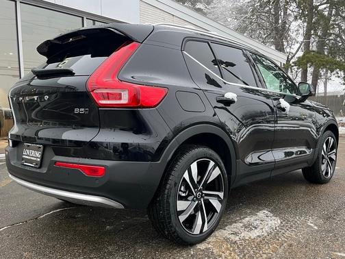 2025 Volvo XC40 B5 Plus Bright Theme