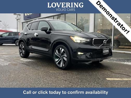 2025 Volvo XC40 B5 Plus Bright Theme