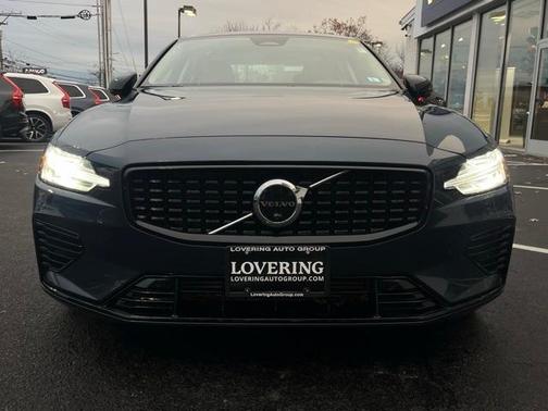 2023 Volvo S60 Recharge Plug-In Hybrid T8 Plus Dark Theme