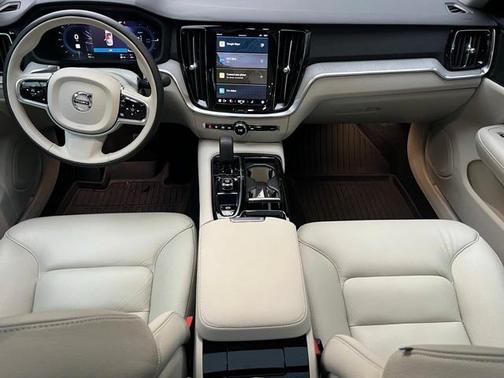 2023 Volvo S60 Recharge Plug-In Hybrid T8 Plus Dark Theme