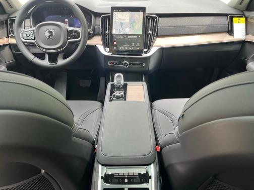 2025 Volvo XC90 Plug-In Hybrid T8 Plus 6-Seater