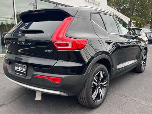 2025 Volvo XC40 B5 Core Bright Theme