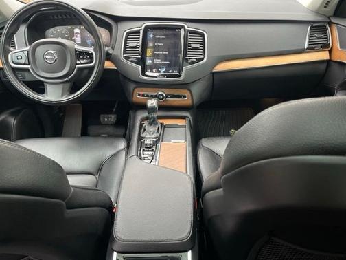 2021 Volvo XC90 T5 Momentum 7 Passenger