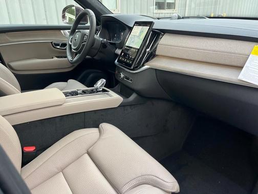 2025 Volvo XC90 Plug-In Hybrid T8 Ultra 6-Seater