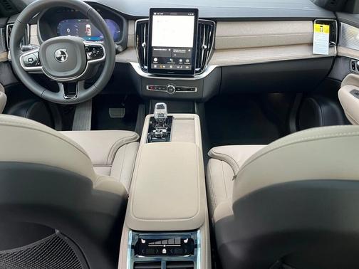 2025 Volvo XC90 Plug-In Hybrid T8 Ultra 6-Seater