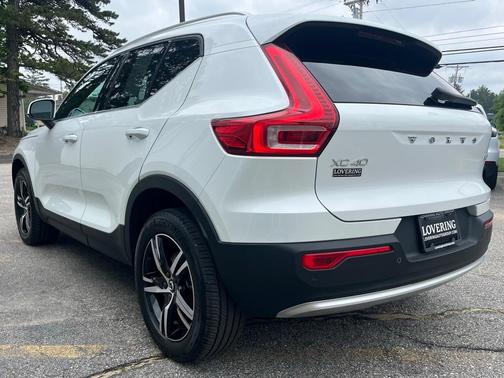 2025 Volvo XC40 B5 Core Bright Theme