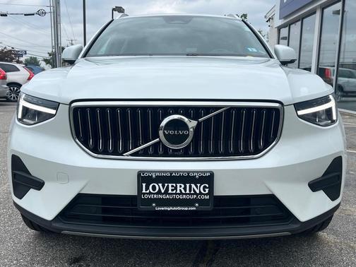 2025 Volvo XC40 B5 Core Bright Theme