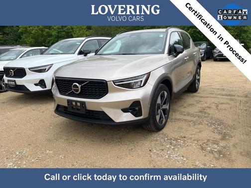 2023 Volvo XC40 B5 Plus Dark Theme