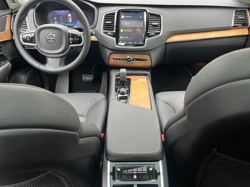 2024 Volvo XC90 B5 Plus Bright Theme