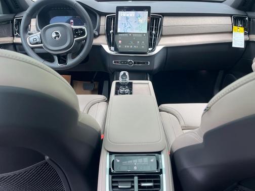 2025 Volvo XC90 B6 Ultra