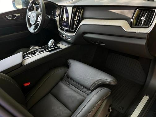 2022 Volvo XC60 B5 Inscription